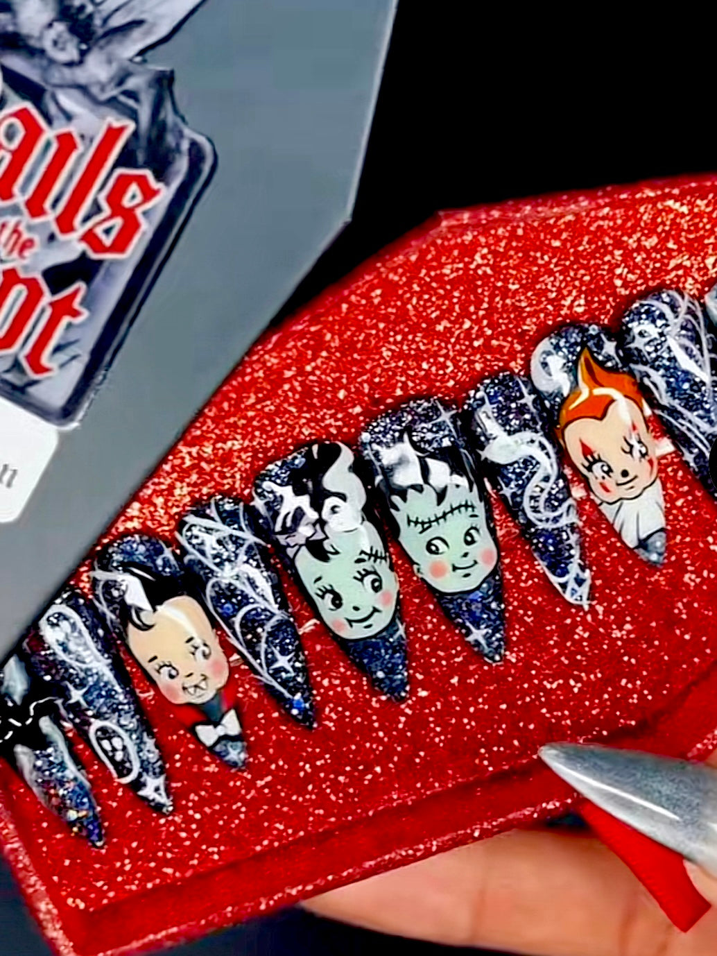 Illustrative nail set